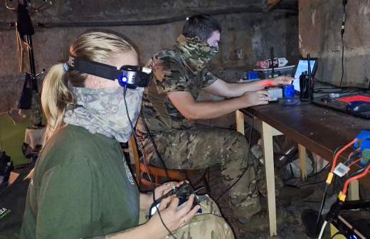 
                    Расчет боеприпаса &laquo;Ланцет&raquo; уничтожил гаубицу М777 ВСУ в Херсонской области

        