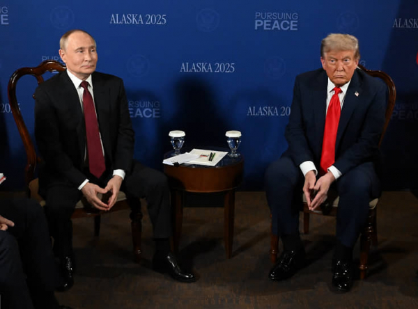 
                Индекс Мосбиржи удержался выше 3000 пунктов после встречи Путина и Трампа
            