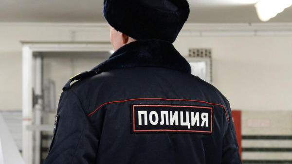 Полиция ищет мошенников, убедивших пенсионера передать курьеру 15 миллионов рублей