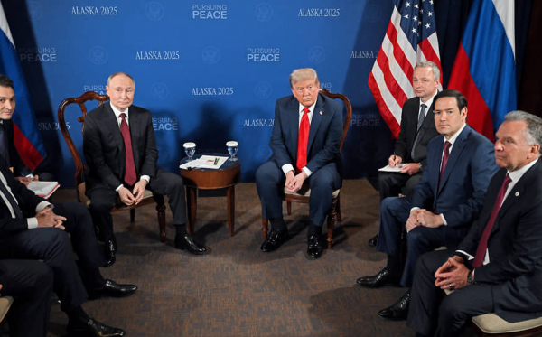 
                Индекс Мосбиржи удержался выше 3000 пунктов после встречи Путина и Трампа
            