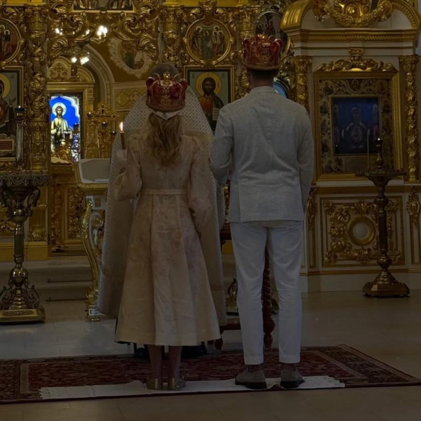 Бородина показала фото с венчания &mdash; невеста в бежевом и камерный ужин