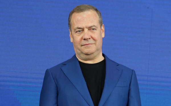 
                    Медведев допустил требование Россией с Финляндии репараций на ₽20 трлн
                