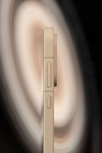 OnePlus 15 показали на фото &mdash; в новом &laquo;песочном&raquo; цвете
