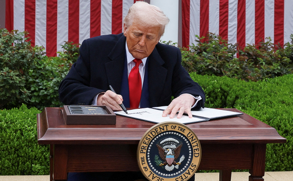 
                    Трамп назвал историю жизни Си Цзиньпина сюжетом для большого кино
                