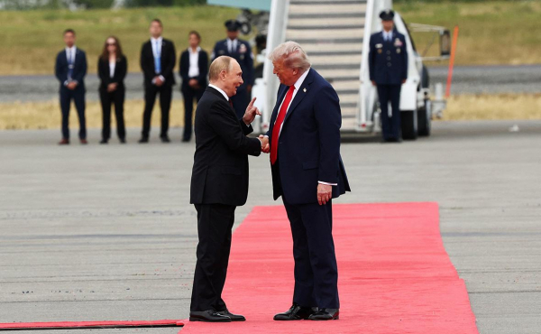 
                    Путин и Трамп начали разговор. Как Россия и США восстанавливают диалог
                