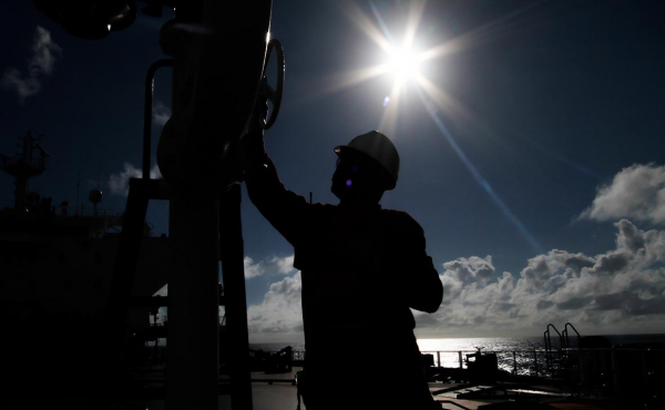 
                    Идущий в Индию танкер с российской нефтью развернулся после санкций США
                