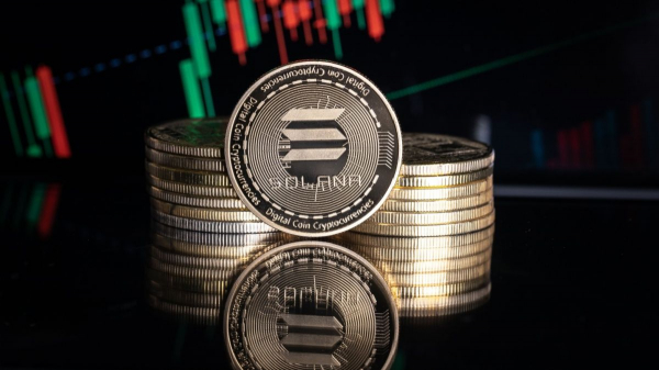 
                    Цена Solana падает, несмотря на выход на рынок нового SOL-ETF от VanEck                