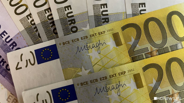 Центробанк РФ снизил официальный курс евро до 92,60 рубля