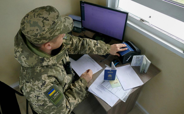 
                    На Украине перестали пропускать через границу из-за сбоя
                