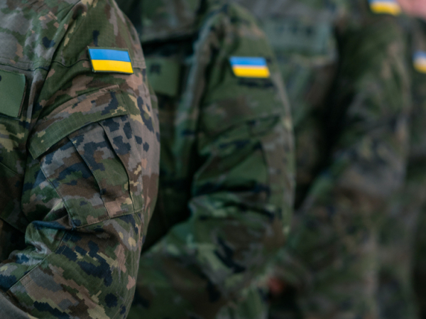 ВСУ бегут с позиций, притворяясь мирными жителями